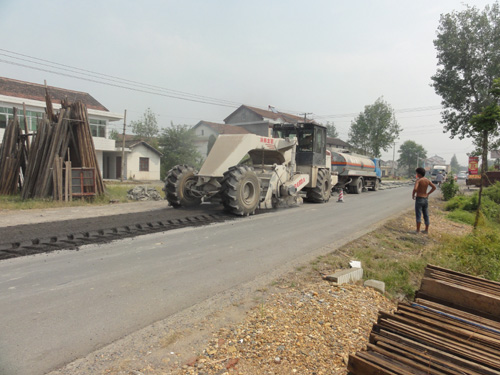 WR2300L，湖南常德G320國道瀝青水穩碎石